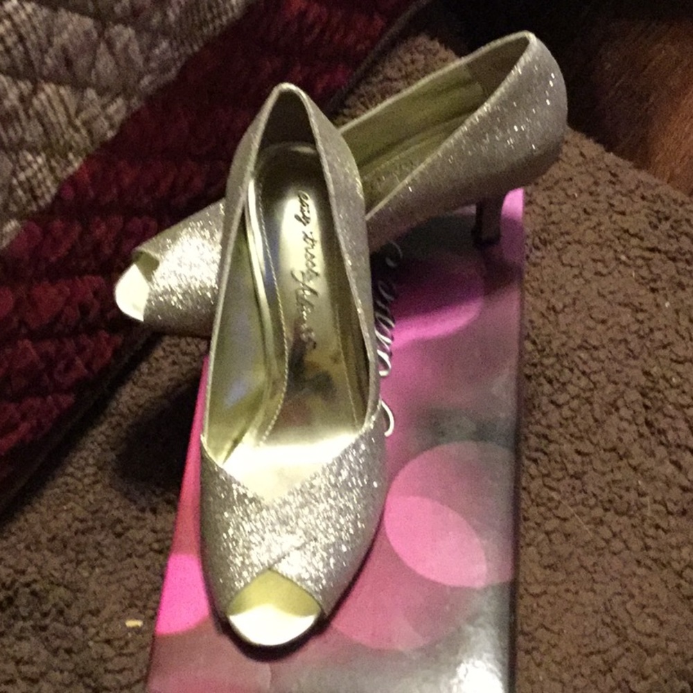 Easy Street Alive 5 size 6-1/2 like new